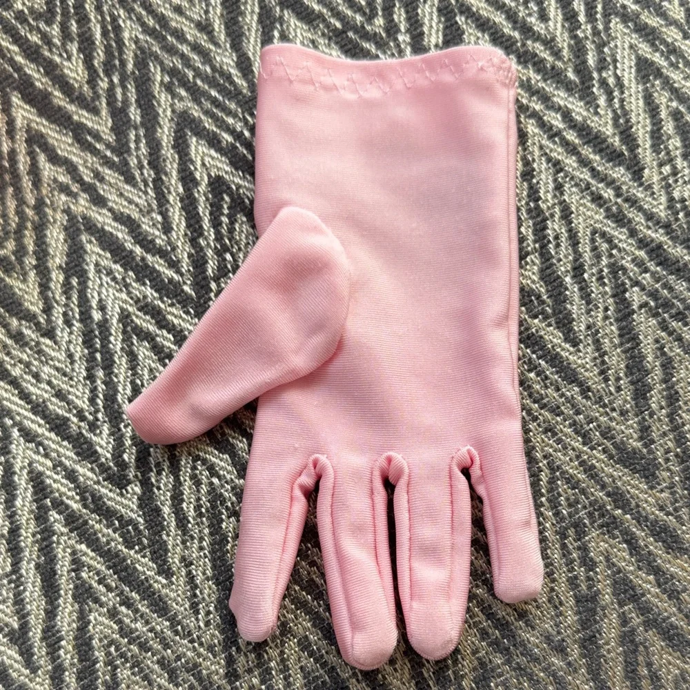 Kids Pink gloves with White Bow, preowned, perfect for a dress up or party!